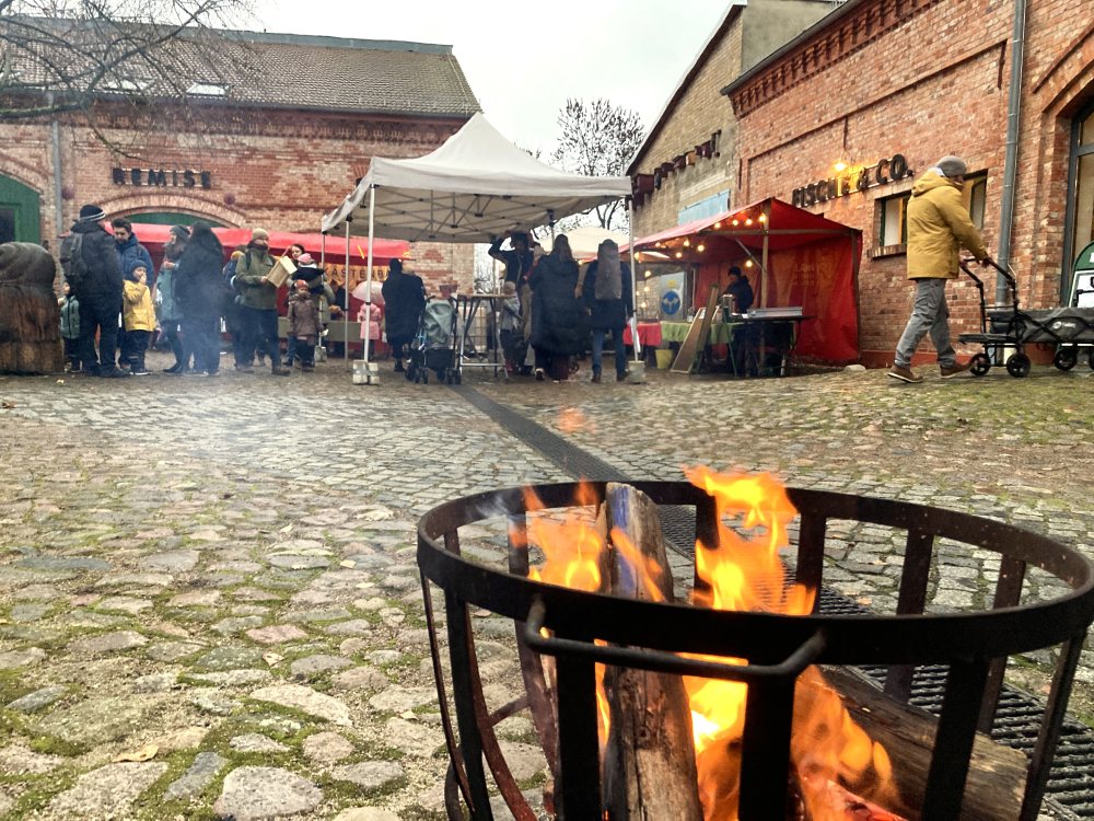 Martinsbasar 2025 Feuerkorb und Stande