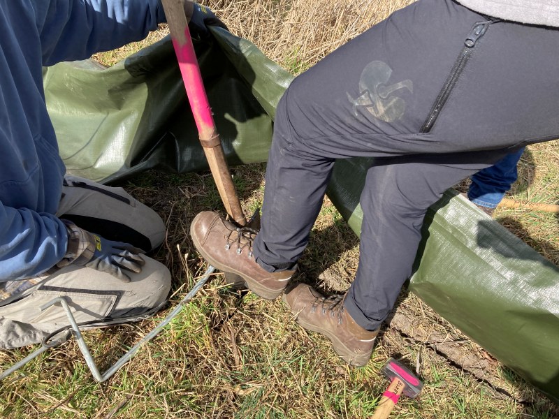 Boernicke Amphibienzaun top view Schuhe Spaten